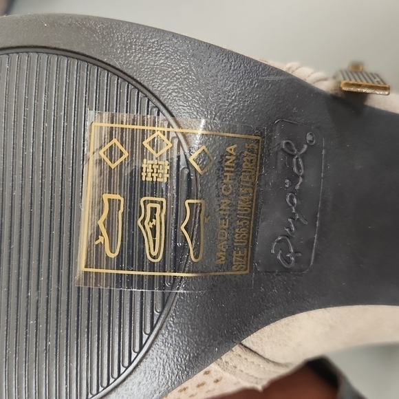 QUPID Taupe Distress Boots NIB - Picture 4 of 5